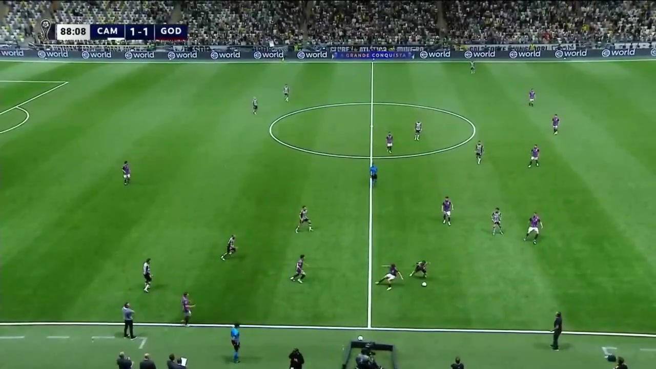 赏金女王模拟器官网-首秀送助攻！23岁雷尼尔回归巴西后首秀，替补登场助攻胡尔克破门