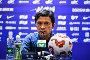 足球报：亚泰眼下去克服困难，主场草皮返青需要等到5月中旬